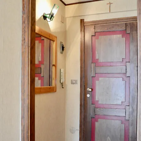 Hostdomus - Royal View Apartment